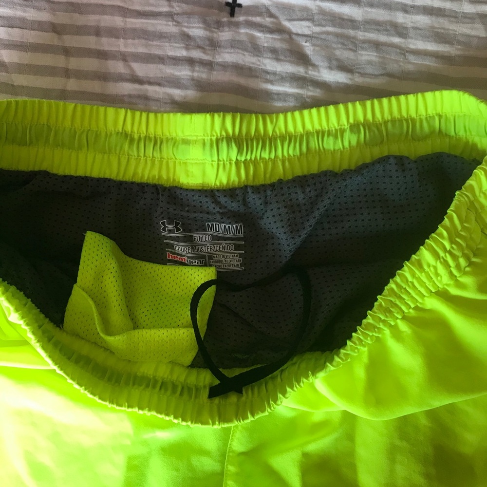Men’s under armor running shorts